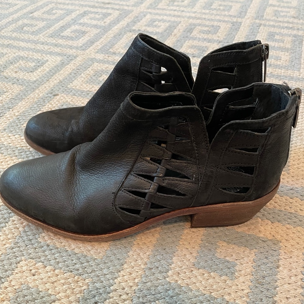 Vince Camuto Booties Size 7